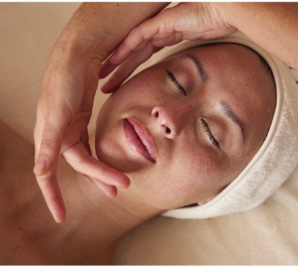 Offre du mois: profitez d'un moment de détente avec un diagnostic de peau afin de déterminer l'humeur de celle ci + le  massage visage  facialiste KOBIDO anti -âge d'une durée de 75 min au prix de 70 euros au lieu de 99 euros image