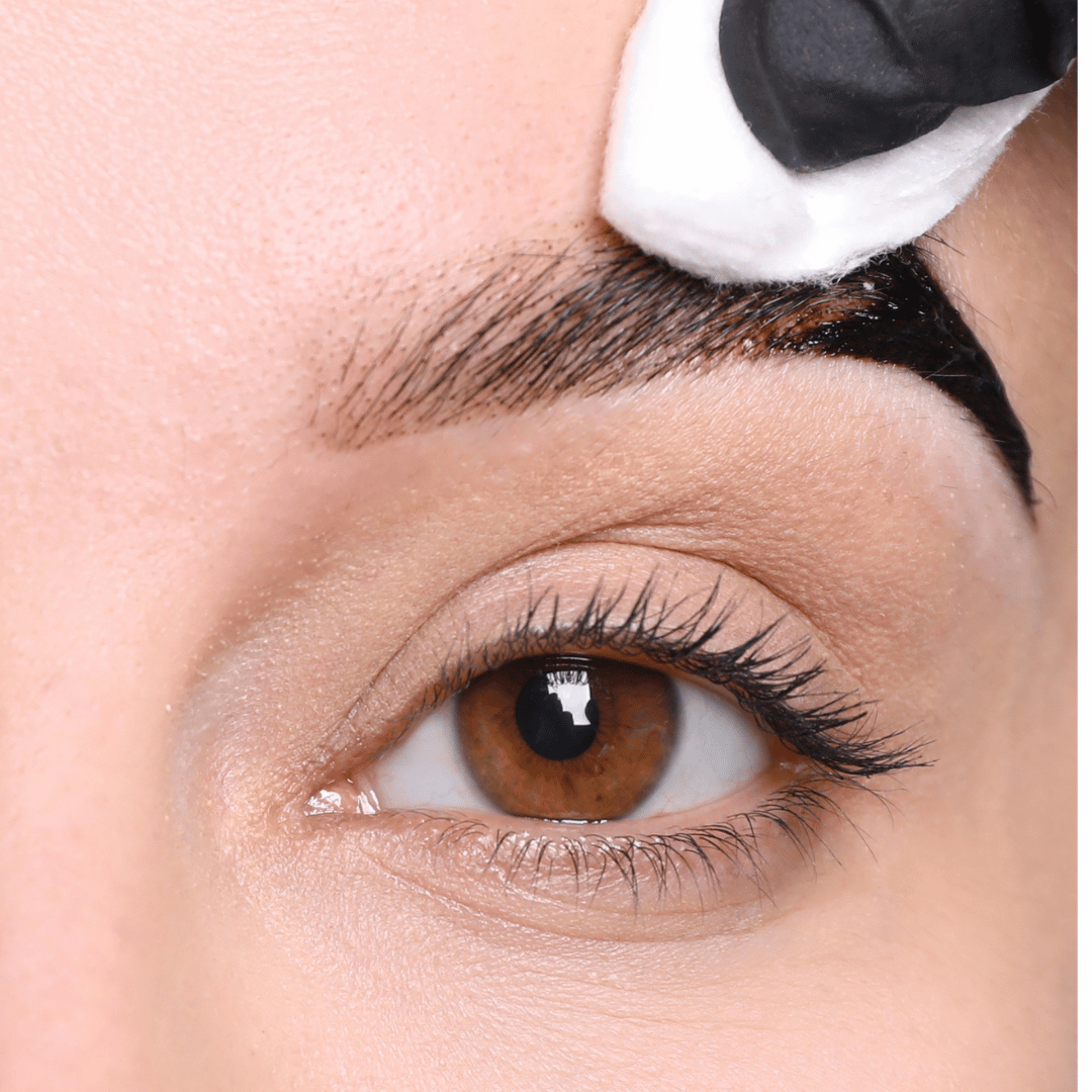 Teinture des sourcils image