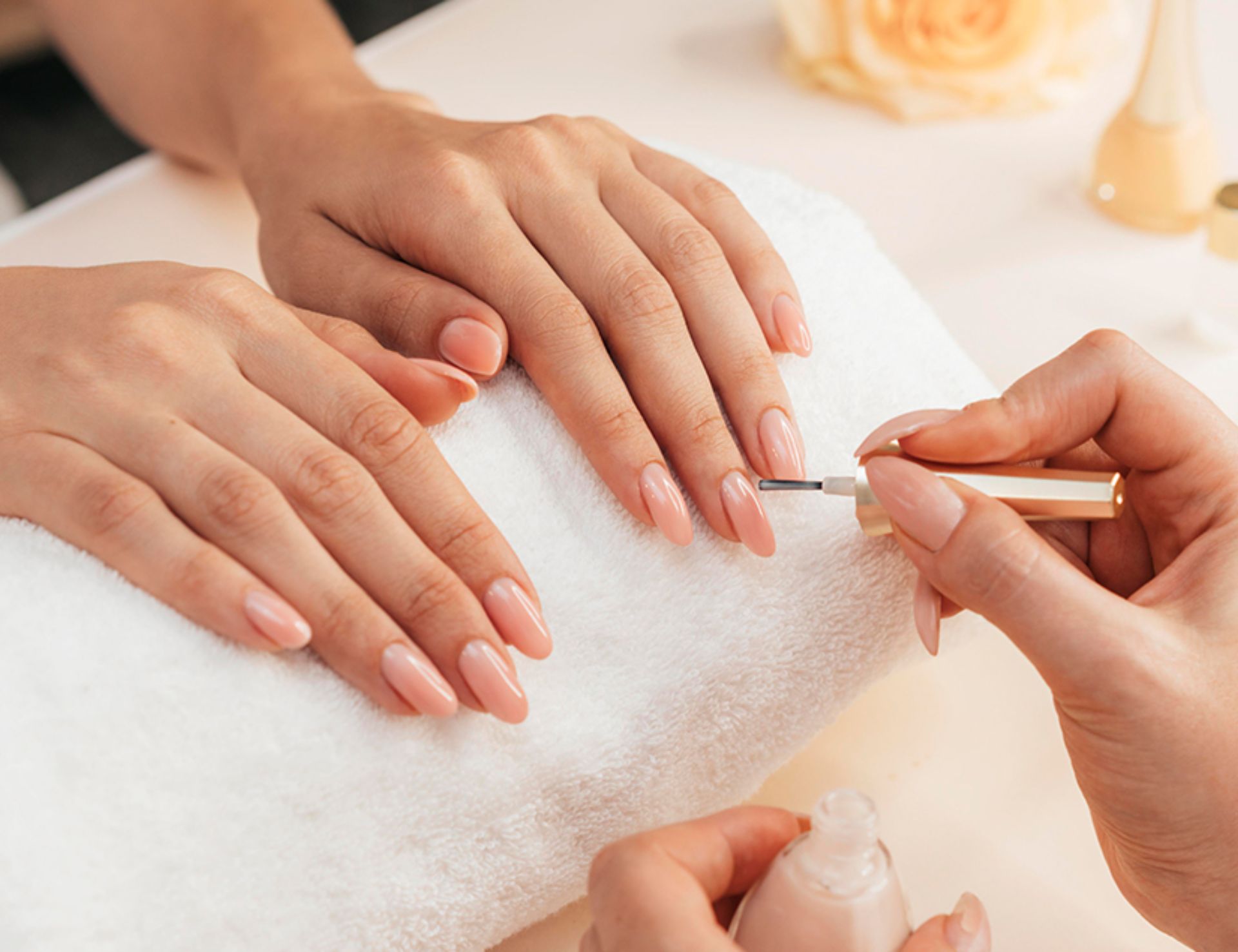 Dépose et Repose de vernis semi-permanent pour les mains Renforcé image