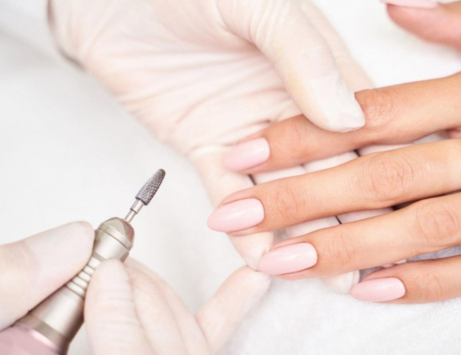 Dépose et repose de vernis semi-permanent mains image