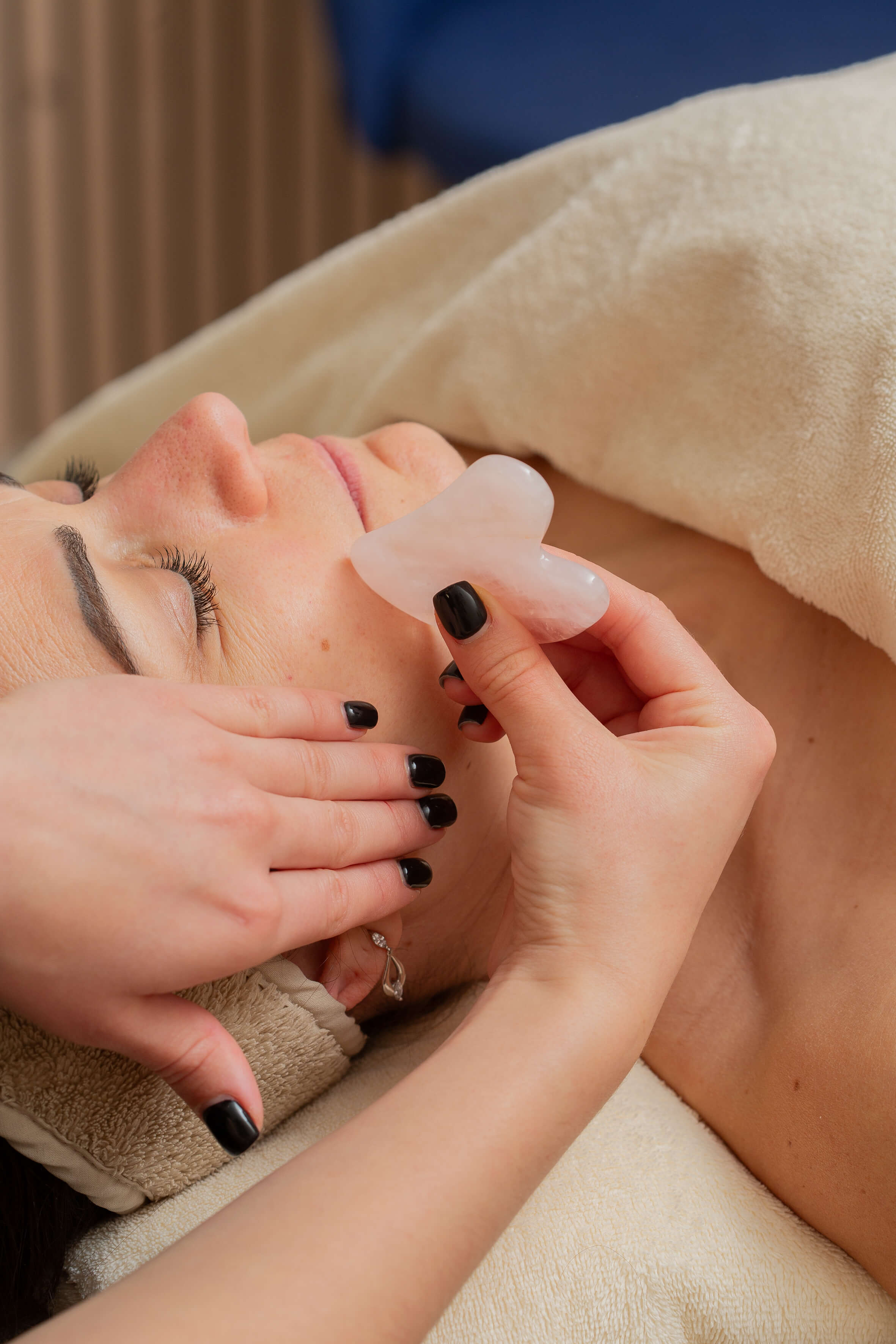 soin facialiste stretching visage image