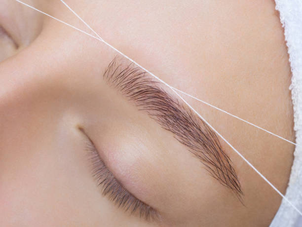 Epilation sourcils au fil (entretien) image