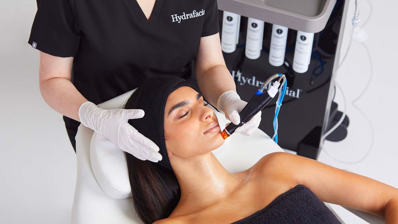 soin deluxe hydrafacial image