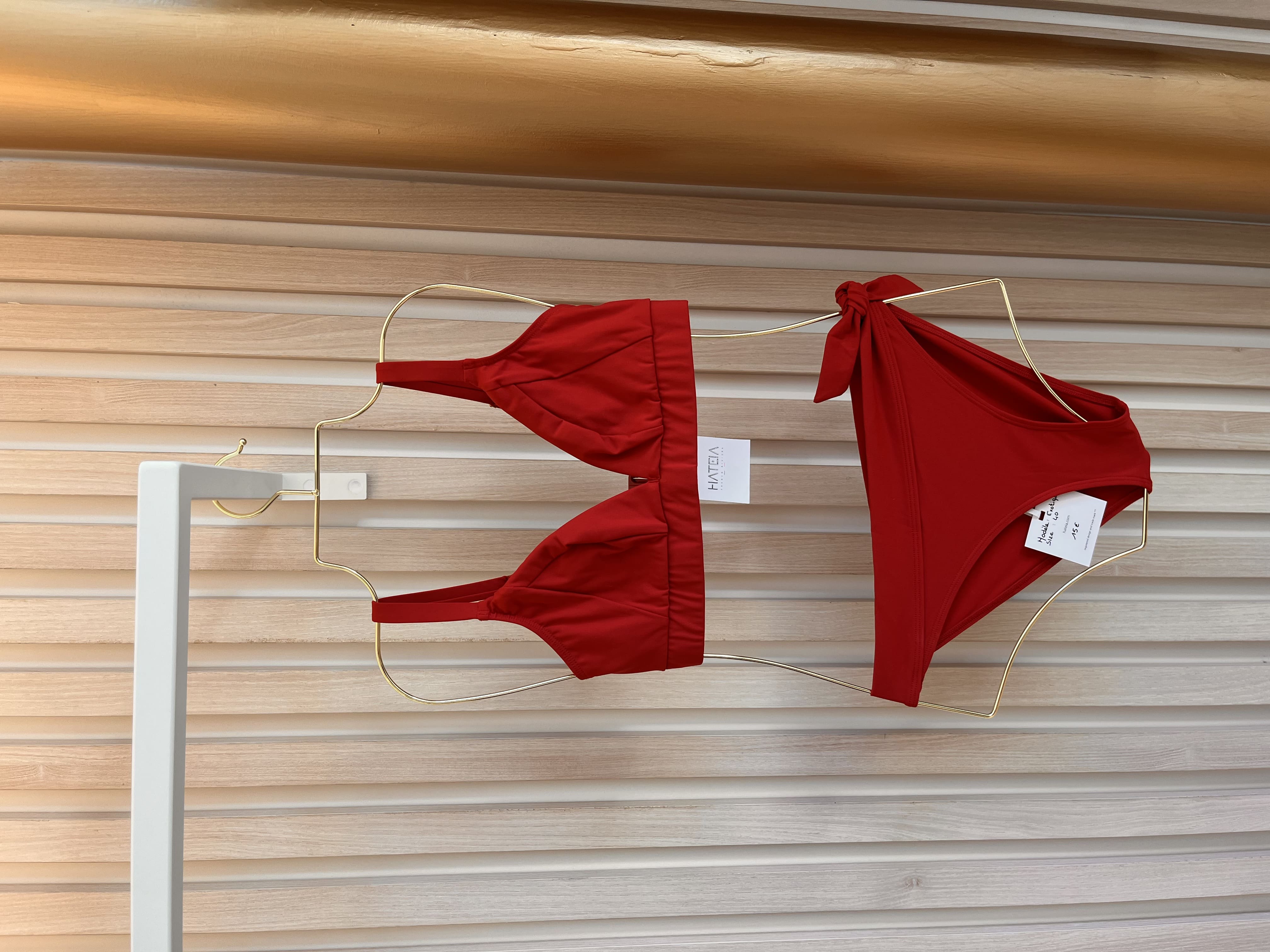 Modèle  TOP INACESSIBLE ROUGE -  TAILLE 95 C image