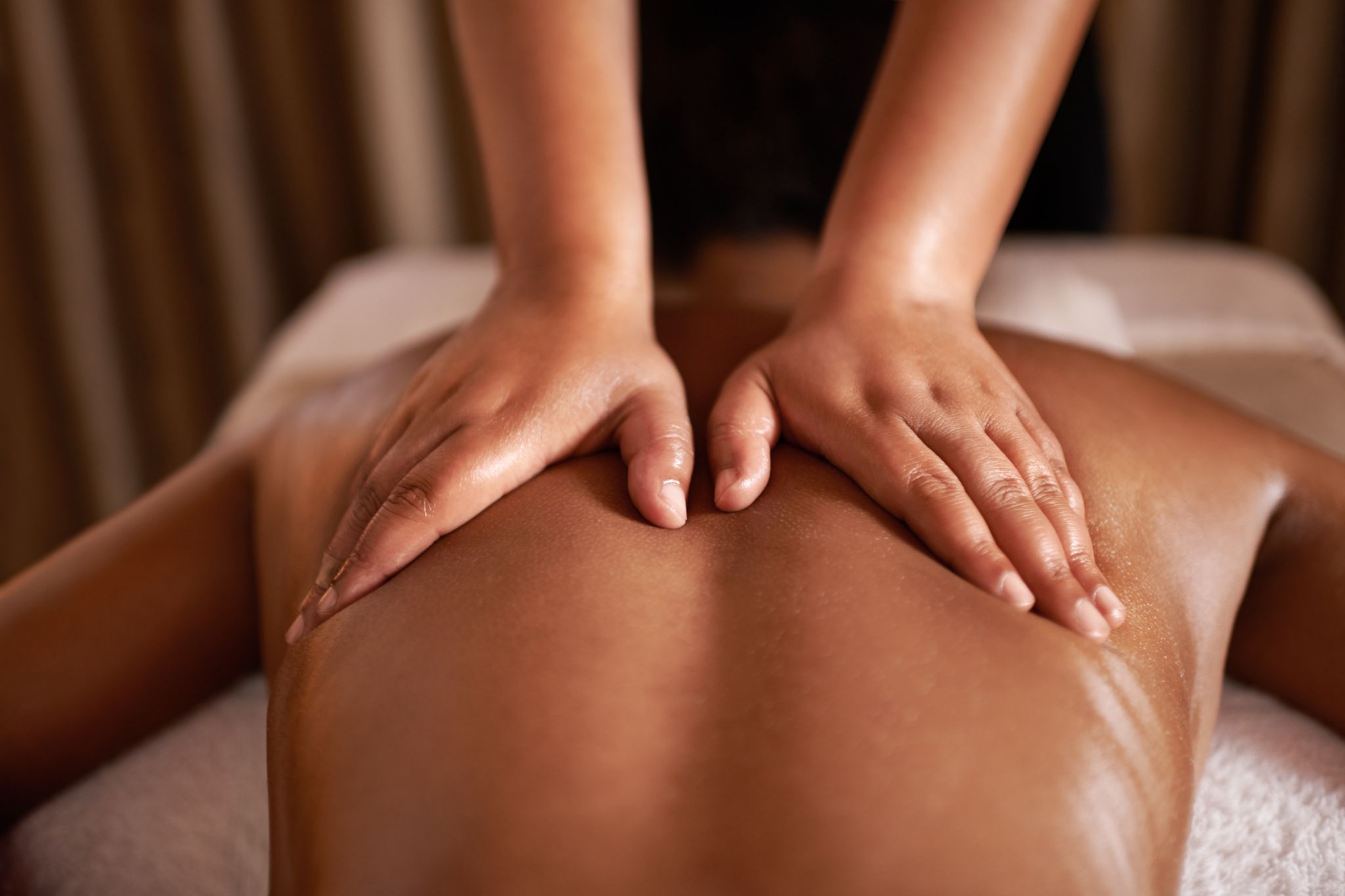 Massage peau à peau en famille image
