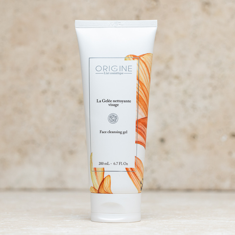 La gelée nettoyante pour le visage image