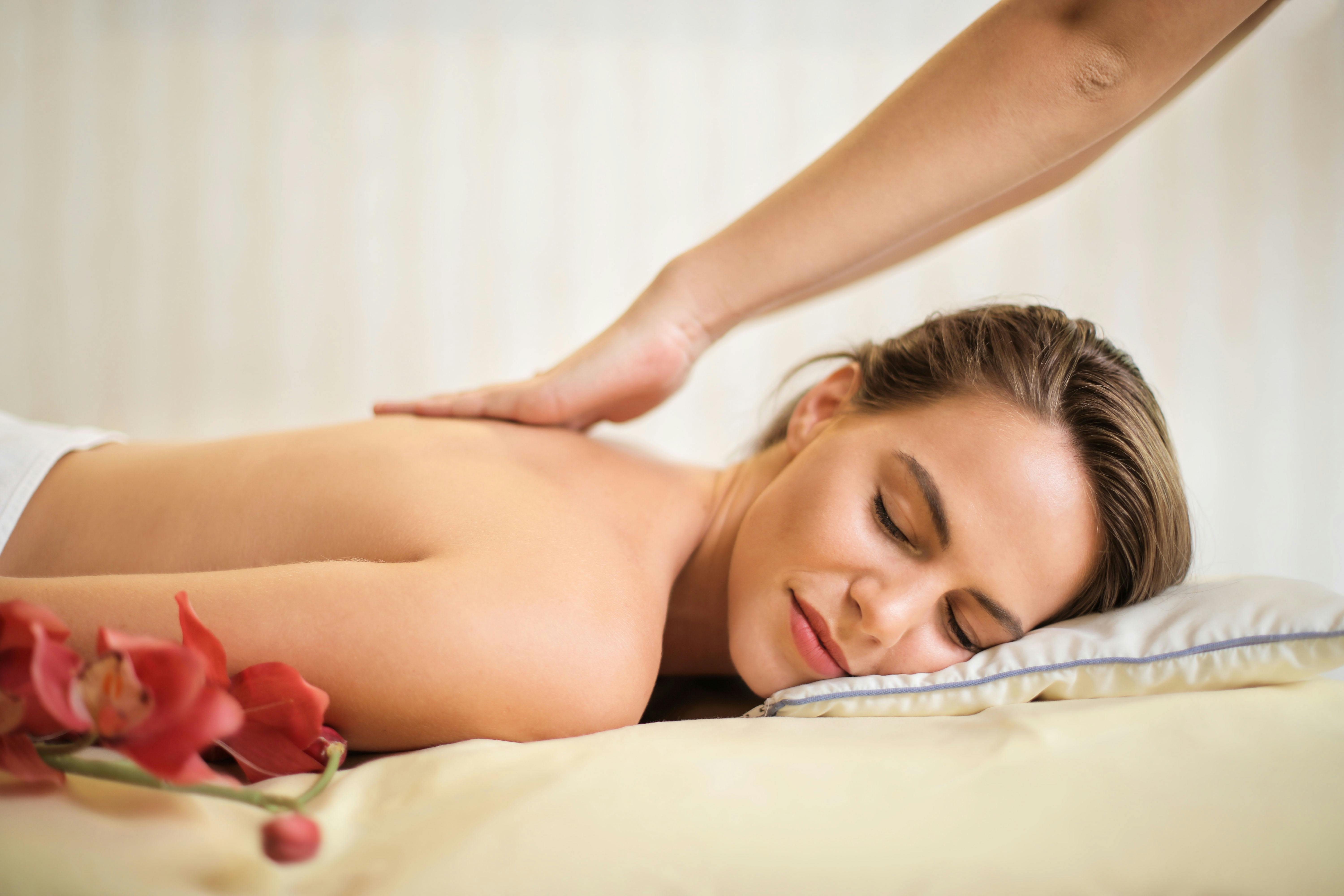 Massage aux pierres chaudes image