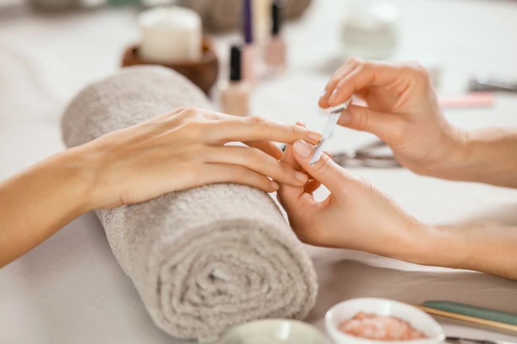 BEAUTE DES MAINS : MANUCURE 10 SEANCES + 3 OFFERTES image